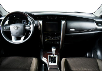 Подержанный автомобиль Toyota Fortuner 2018 года (8 фото)