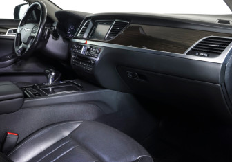 Подержанный автомобиль Genesis G80 2018 года (10 фото)