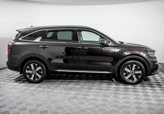 Подержанный автомобиль Kia Sorento 2021 года (4 фото)