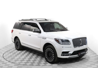 Подержанный автомобиль Lincoln Navigator 2018 года (3 фото)