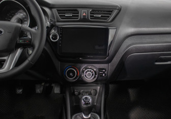 Подержанный автомобиль Kia Rio Hatchback 2013 года (14 фото)