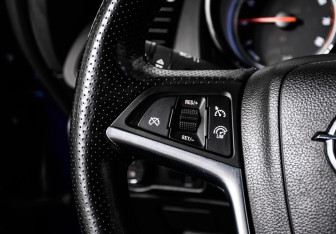 Подержанный автомобиль Opel Astra Hatchback 2014 года (12 фото)