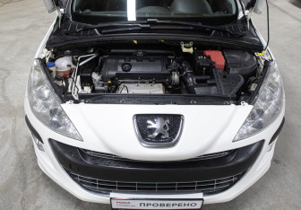 Подержанный автомобиль Peugeot 308 Hatchback 2008 года (9 фото)