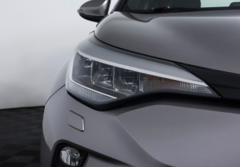 Подержанный автомобиль Toyota C-HR 2019 года (19 фото)