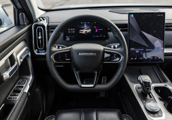 Подержанный автомобиль Jaecoo J7 2023 года (10 фото)