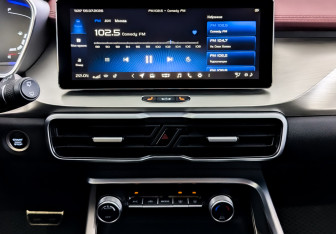 Подержанный автомобиль Geely Coolray 2023 года (15 фото)