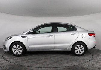Подержанный автомобиль Kia Rio Sedan 2016 года (8 фото)