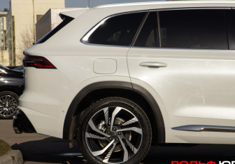 Подержанный автомобиль Geely Monjaro 2024 года (28 фото)