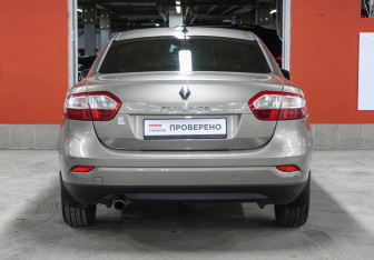 Подержанный автомобиль Renault Fluence 2012 года (6 фото)