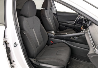 Подержанный автомобиль Hyundai Elantra Sedan 2021 года (24 фото)