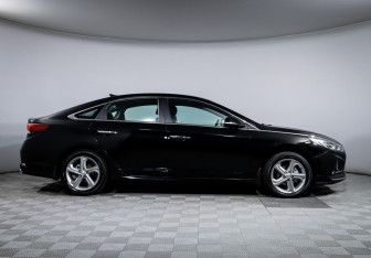 Подержанный автомобиль Hyundai Sonata 2017 года (4 фото)