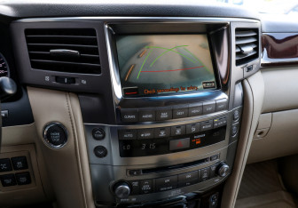 Подержанный автомобиль Lexus LX 2008 года (18 фото)