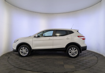 Подержанный автомобиль Nissan Qashqai 2014 года (8 фото)