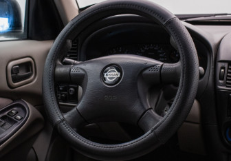 Подержанный автомобиль Nissan Almera Sedan 2002 года (15 фото)