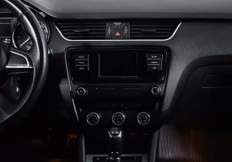 Подержанный автомобиль Skoda Octavia Wagon 2015 года (11 фото)