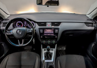 Подержанный автомобиль Skoda Octavia Wagon 2017 года (14 фото)