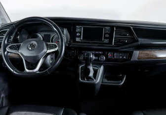 Подержанный автомобиль Volkswagen Multivan 2020 года (9 фото)