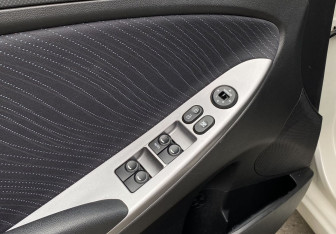 Подержанный автомобиль Hyundai Solaris Sedan 2015 года (17 фото)