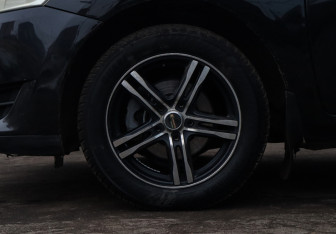 Подержанный автомобиль Toyota Auris Hatchback 2008 года (16 фото)