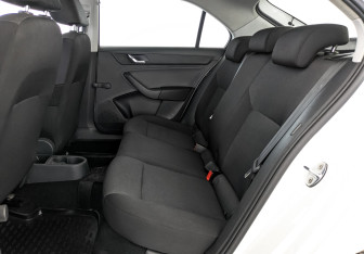 Подержанный автомобиль Skoda Rapid Liftback 2017 года (18 фото)