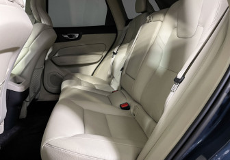 Подержанный автомобиль Volvo XC60 2021 года (10 фото)