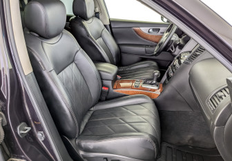 Подержанный автомобиль Infiniti QX70 2016 года (24 фото)