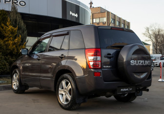 Подержанный автомобиль Suzuki Grand Vitara 2008 года (5 фото)