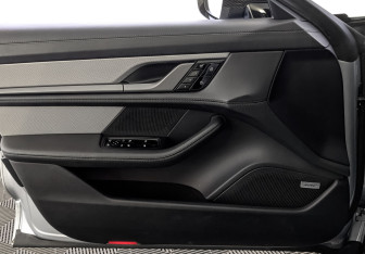 Подержанный автомобиль Porsche Taycan 2021 года (18 фото)
