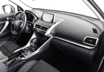 Подержанный автомобиль Mitsubishi Eclipse Cross 2022 года (10 фото)