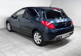 Подержанный автомобиль Peugeot 308 Hatchback 2013 года (7 фото)