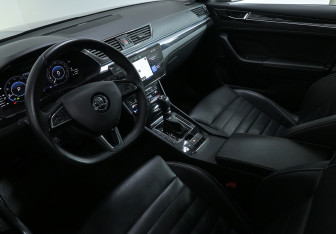 Подержанный автомобиль Skoda Superb Liftback 2023 года (7 фото)