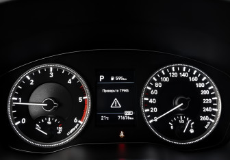 Подержанный автомобиль Hyundai Santa Fe 2019 года (16 фото)