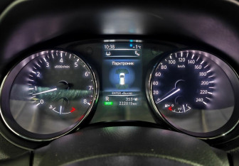 Подержанный автомобиль Nissan X-Trail 2017 года (13 фото)