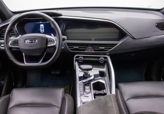 Подержанный автомобиль Geely Tugella 2023 года (13 фото)