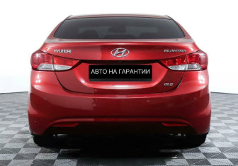Подержанный автомобиль Hyundai Elantra Sedan 2012 года (6 фото)