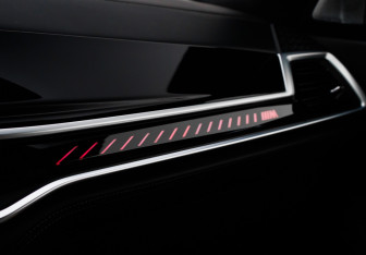 Подержанный автомобиль BMW X7 2023 года (32 фото)