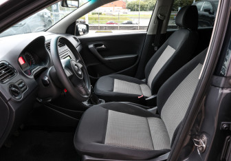 Подержанный автомобиль Volkswagen Polo Sedan 2013 года (15 фото)