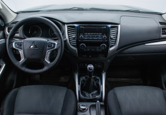 Подержанный автомобиль Mitsubishi Pajero Sport 2019 года (12 фото)
