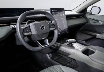 Подержанный автомобиль Changan Lamore 2024 года (14 фото)