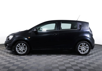 Подержанный автомобиль Chevrolet Aveo Hatchback 2014 года (8 фото)
