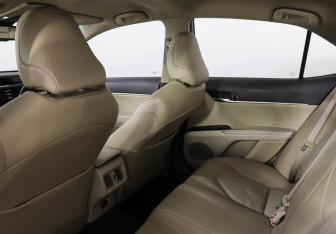 Подержанный автомобиль Toyota Camry Sedan 2019 года (12 фото)