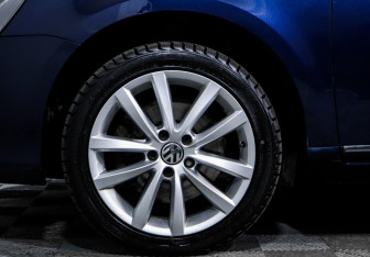 Подержанный автомобиль Volkswagen Passat Sedan 2011 года (15 фото)