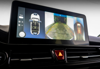 Подержанный автомобиль Москвич 3е 2023 года (27 фото)