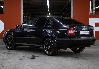 Подержанный автомобиль Skoda Octavia Liftback 2010 года (7 фото)