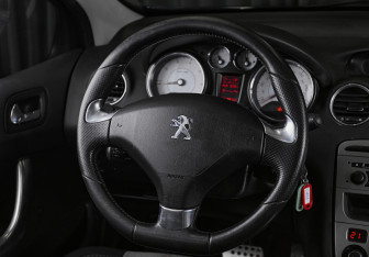 Подержанный автомобиль Peugeot 308 Hatchback 2011 года (13 фото)