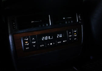 Подержанный автомобиль Toyota Land Cruiser Suv 2017 года (18 фото)