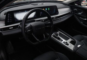 Подержанный автомобиль Chery Arrizo 8 2024 года (12 фото)