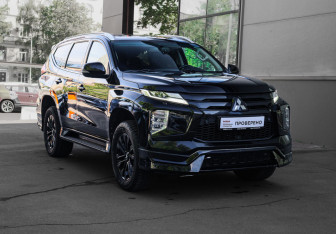 Подержанный автомобиль Mitsubishi Montero Sport 2022 года (3 фото)