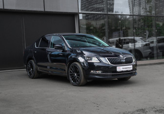 Подержанный автомобиль Skoda Octavia Liftback 2020 года (3 фото)
