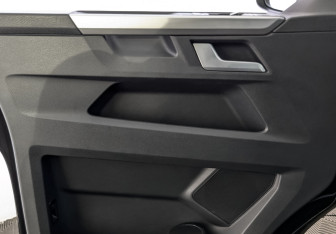 Подержанный автомобиль Volkswagen Multivan 2021 года (19 фото)